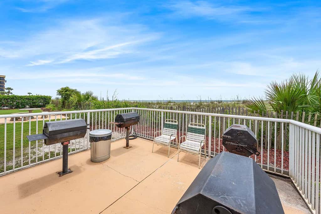 Gulf View Condo with Shared Pool & Beach Access 
