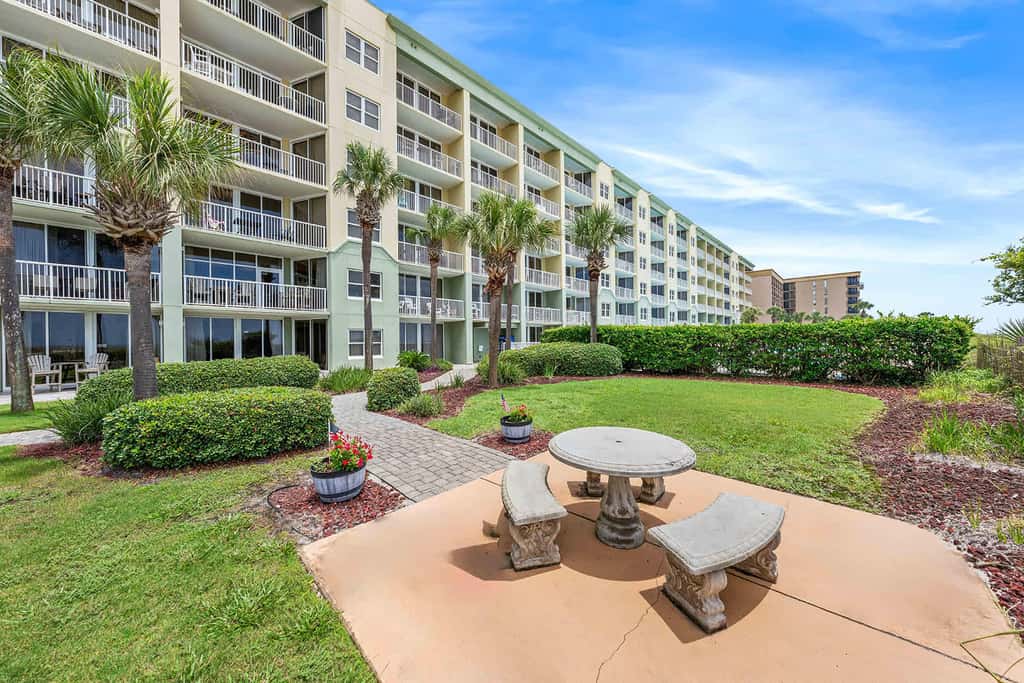 Gulf View Condo with Shared Pool & Beach Access 