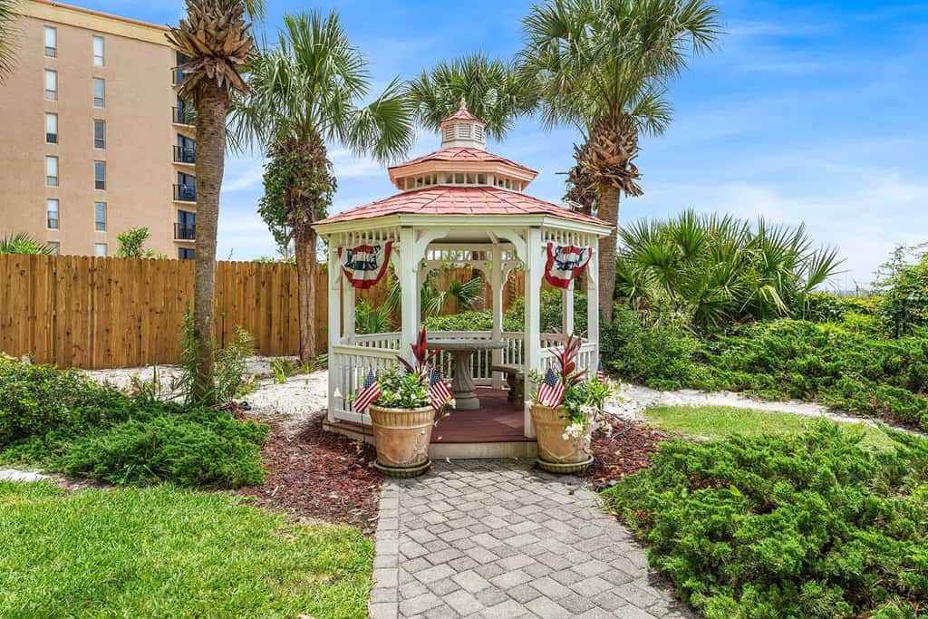 Gulf View Condo with Shared Pool & Beach Access 