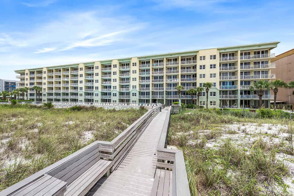 Gulf View Condo with Shared Pool & Beach Access 