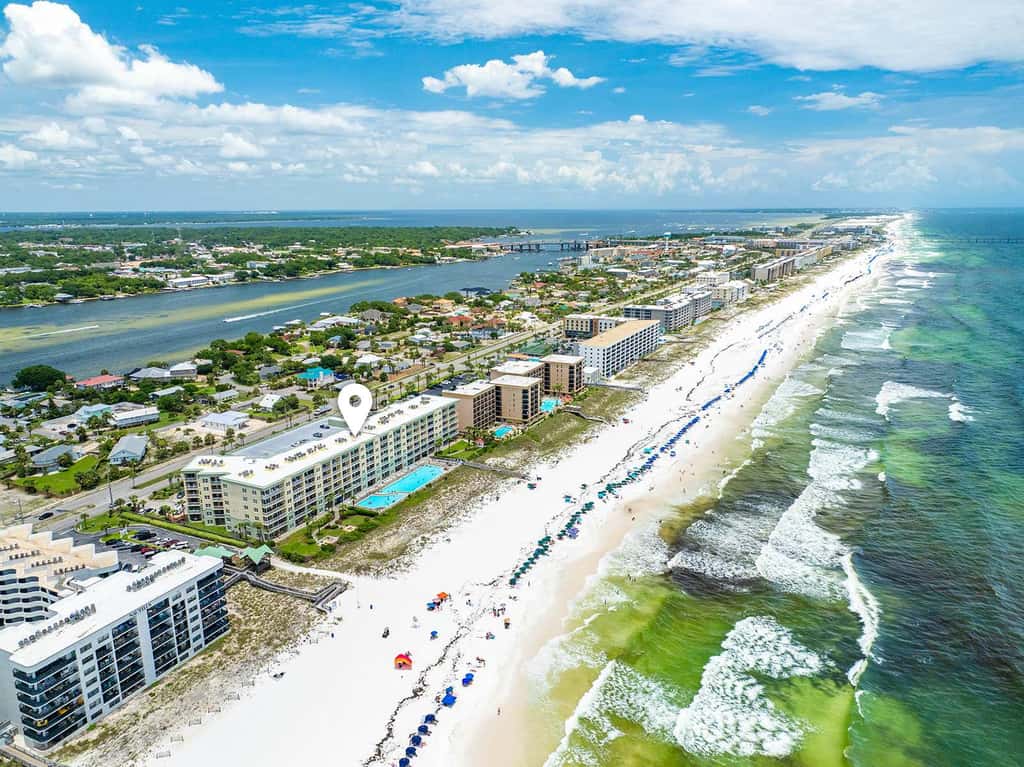 Gulf View Condo with Shared Pool & Beach Access 