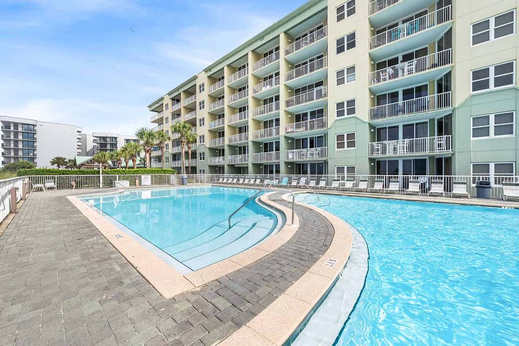 Gulf View Condo with Shared Pool & Beach Access 