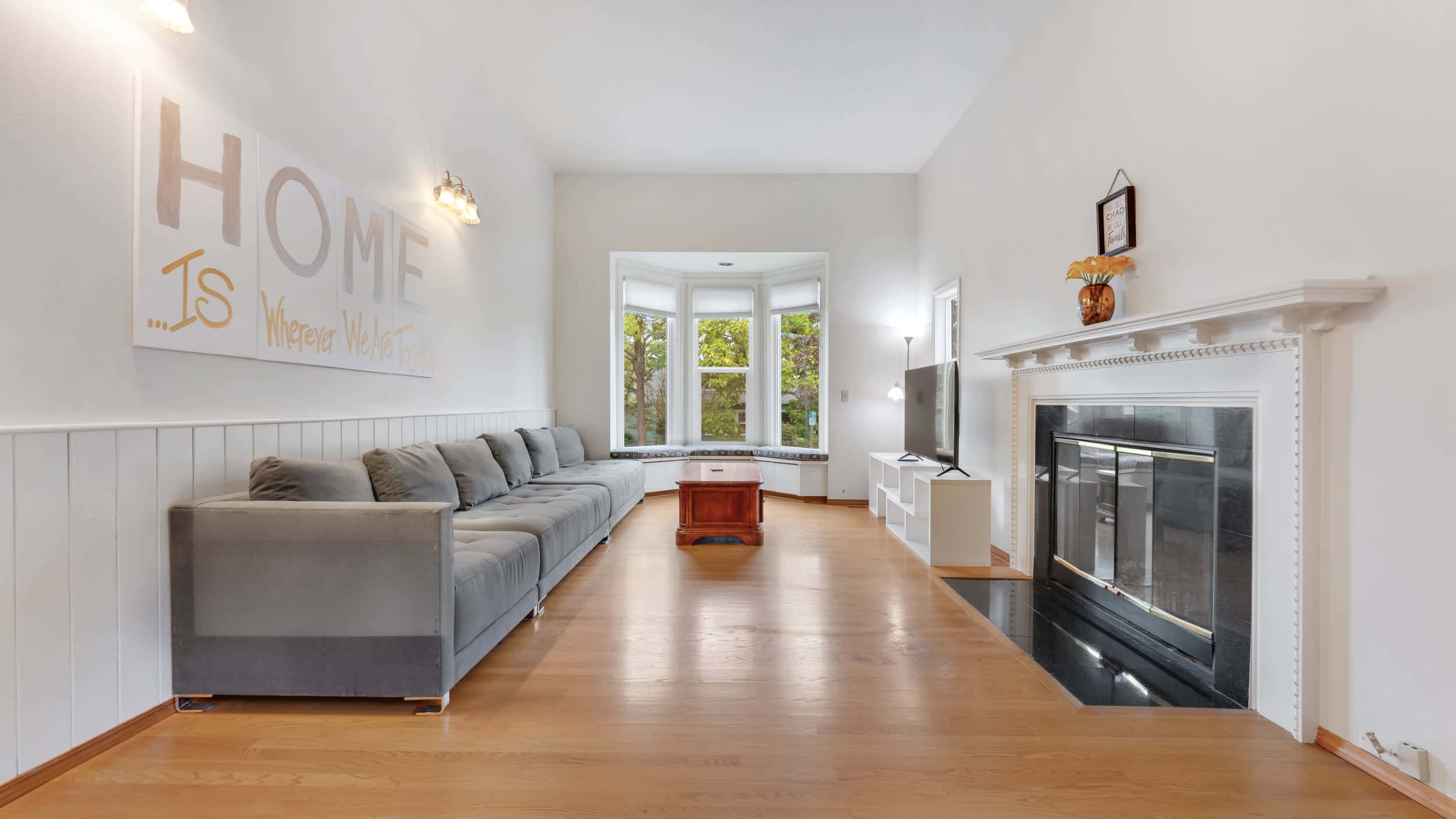 Walk-to-UO Retreat with Private Patio