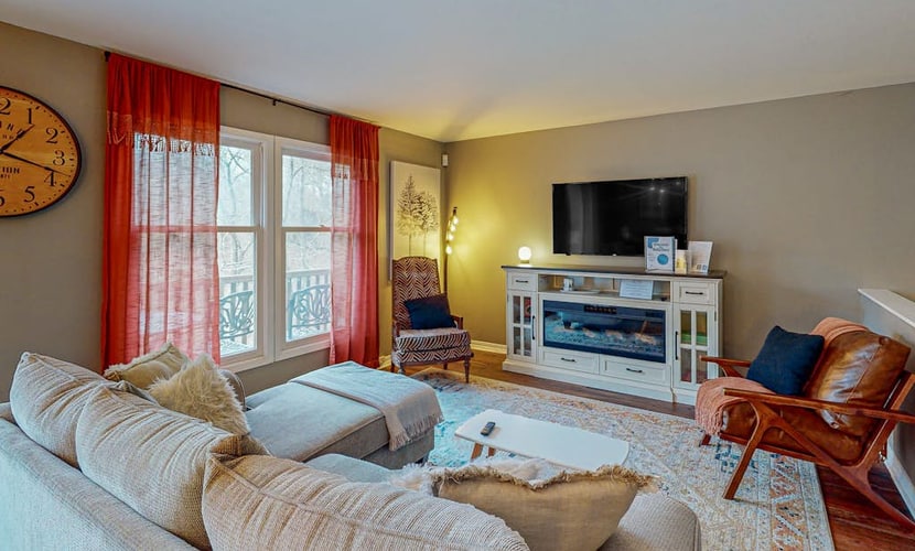 A quiet Bella Vista home base for family time, trail days, and golf weekends.