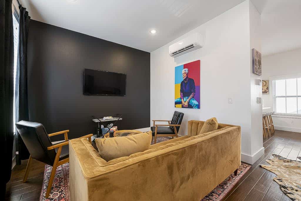 Stylish condo with WiFi, board games, washer/dyer, & central AC