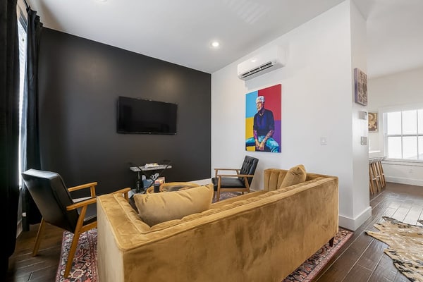 Stylish condo with WiFi, board games, washer/dyer, & central AC