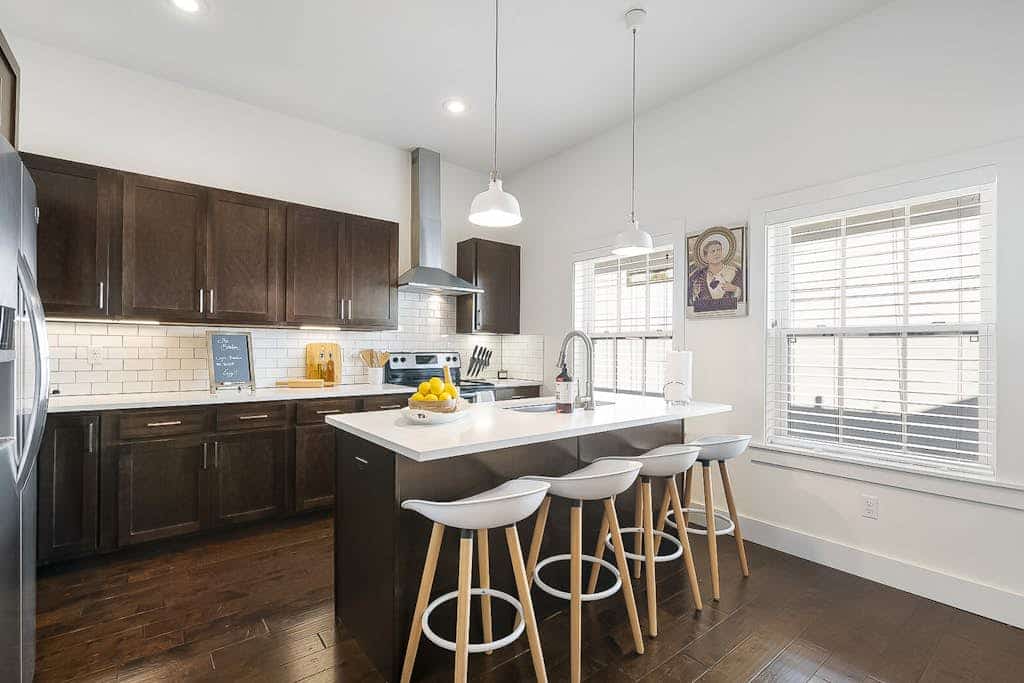 Stylish condo with WiFi, board games, washer/dyer, & central AC