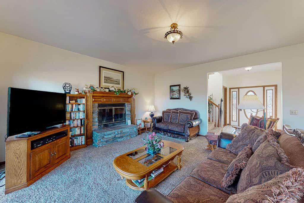 Dog-friendly home with golf course views, fireplace, & washer/dryer