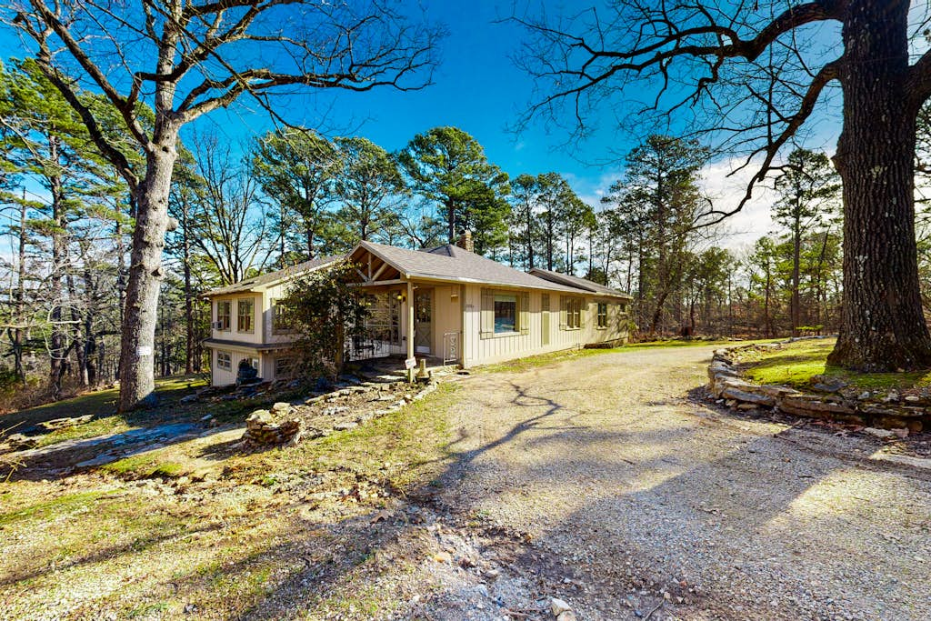 Pine Crest Lodge
