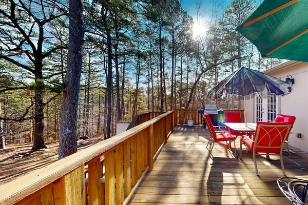 Spacious home with fireplace, washer/dryer, AC & yard with firepit