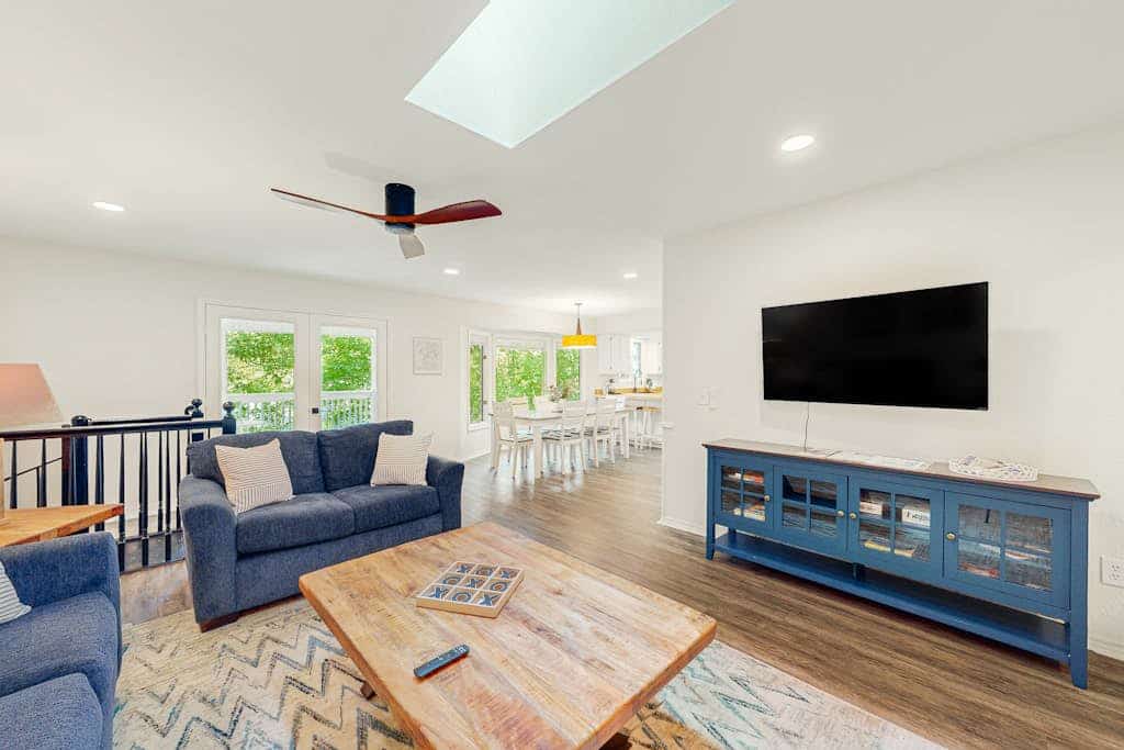 Private Bella Vista home near Bike Trails, Golf Courses, shops & scenic views