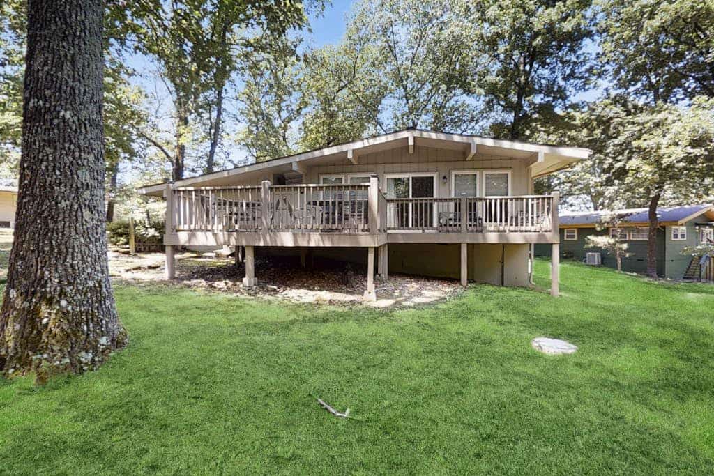 Inviting woodland retreat with WIFI direct trail access and outdoor living space