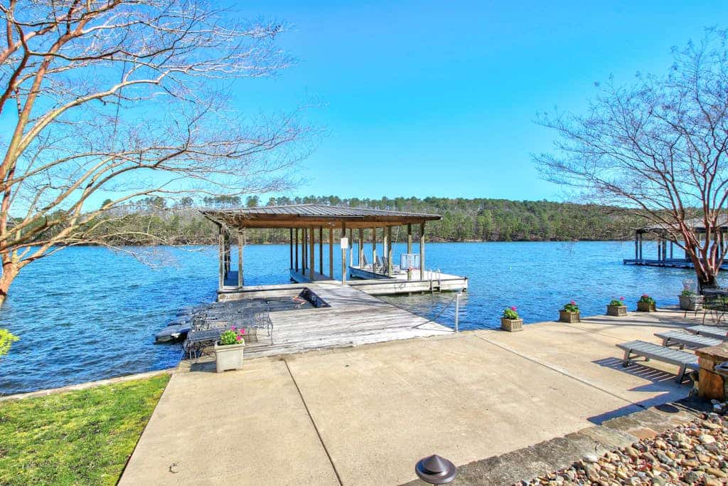 Lakefront home with private dock, 2 kitchens, 2 living areas, grill, pool table