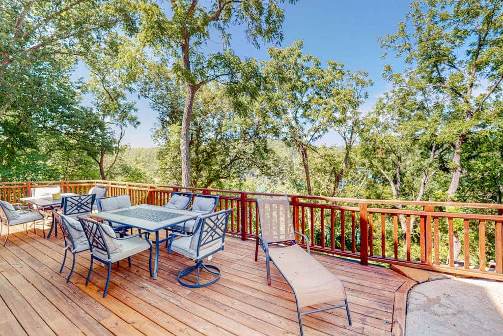 Stunning lakefront home with guesthouse, private infinity pool, sauna & firepit