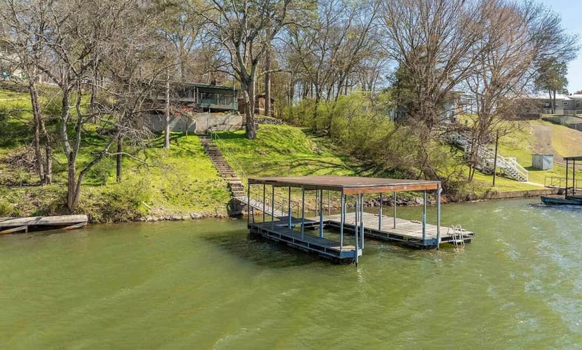 Sunroom Charm & Lakefront Dock Living with Stunning Lake Hamilton Sunsets