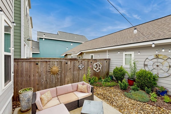 Spacious dog-friendly home - walking distance to Bentonville Square