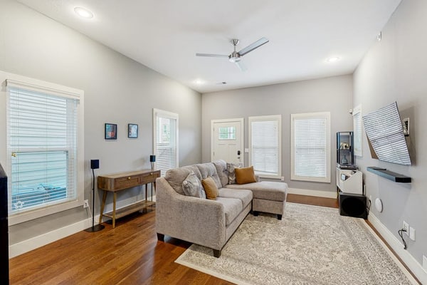 Spacious dog-friendly home - walking distance to Bentonville Square