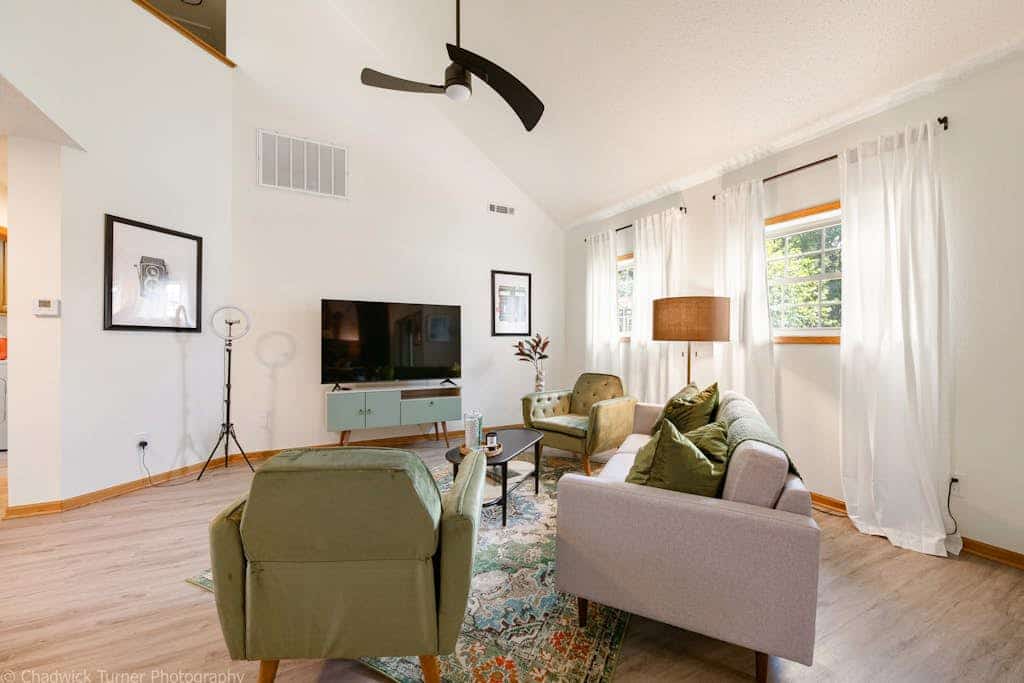 Charming Downtown Bentonville Home – Perfect for Bikers, Art Lovers & Adventure