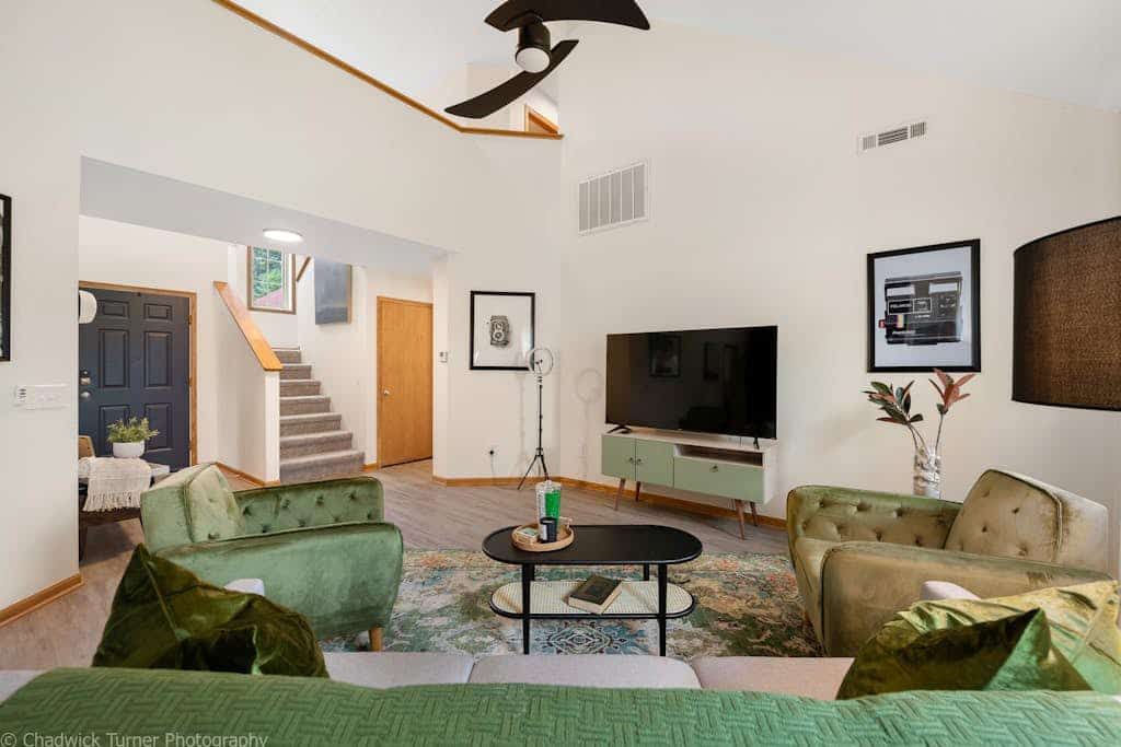 Charming Downtown Bentonville Home – Perfect for Bikers, Art Lovers & Adventure