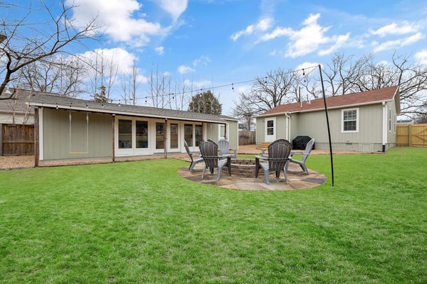 Dog-friendly home with a firepit, yard, washer/dryer, central AC & game room