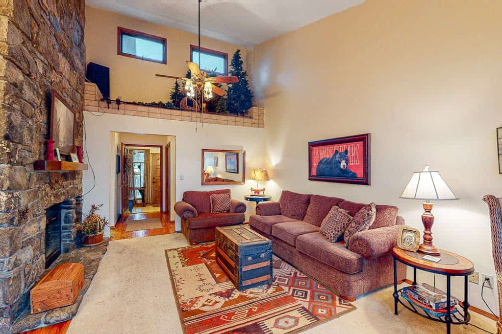 Beautiful home close to marina with Beaver Lake views & fireplace