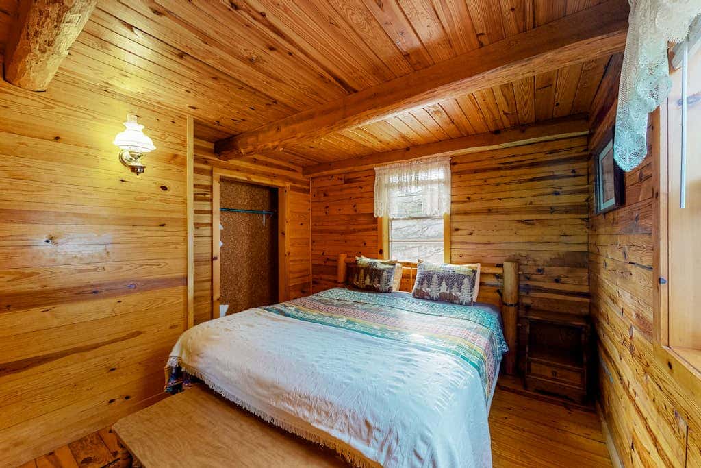 Charlie's Ol' Fishing Cabin