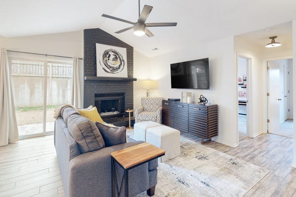 Downtown dog-friendly home with enclosed backyard, lawn, basketball hoop, W/D
