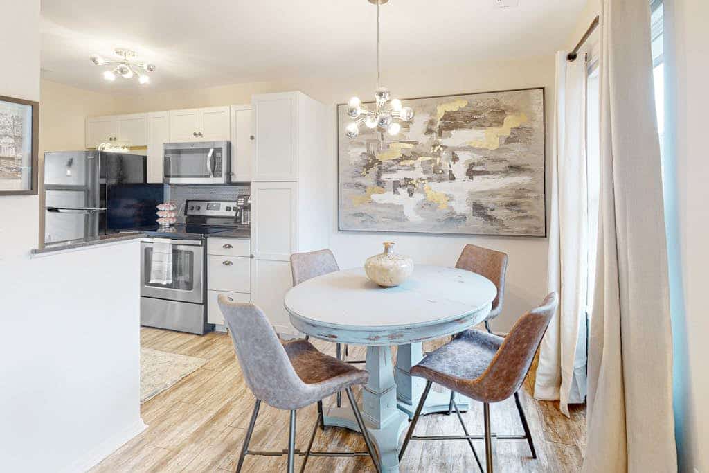 Downtown dog-friendly home with enclosed backyard, lawn, basketball hoop, W/D