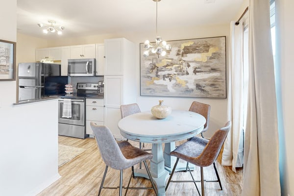 Downtown dog-friendly home with enclosed backyard, lawn, basketball hoop, W/D