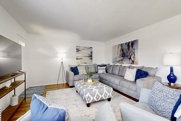 Exquisite Condo with Designer Interiors Near Oaklawn Race Track