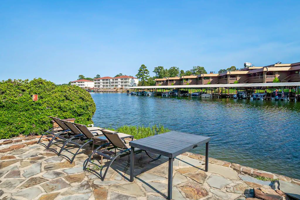 Waterside Retreat on Hamilton