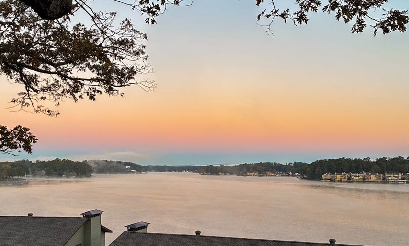 Enjoy the View, Cozy Condo, Community Pool, and Pickleball Courts