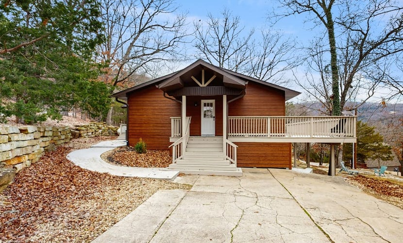 Peaceful Top-Floor Retreat with Lake Views, Spacious Deck, AC, and Washer/Dryer