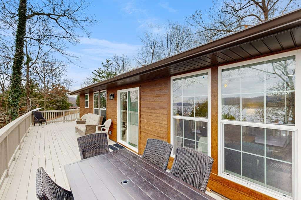 Peaceful Top-Floor Retreat with Lake Views, Spacious Deck, AC, and Washer/Dryer