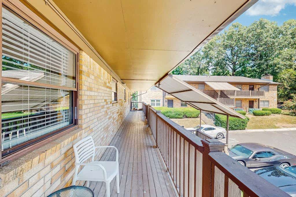 Modern condo with hot tub, pool access, Smart TVs, & pets welcome