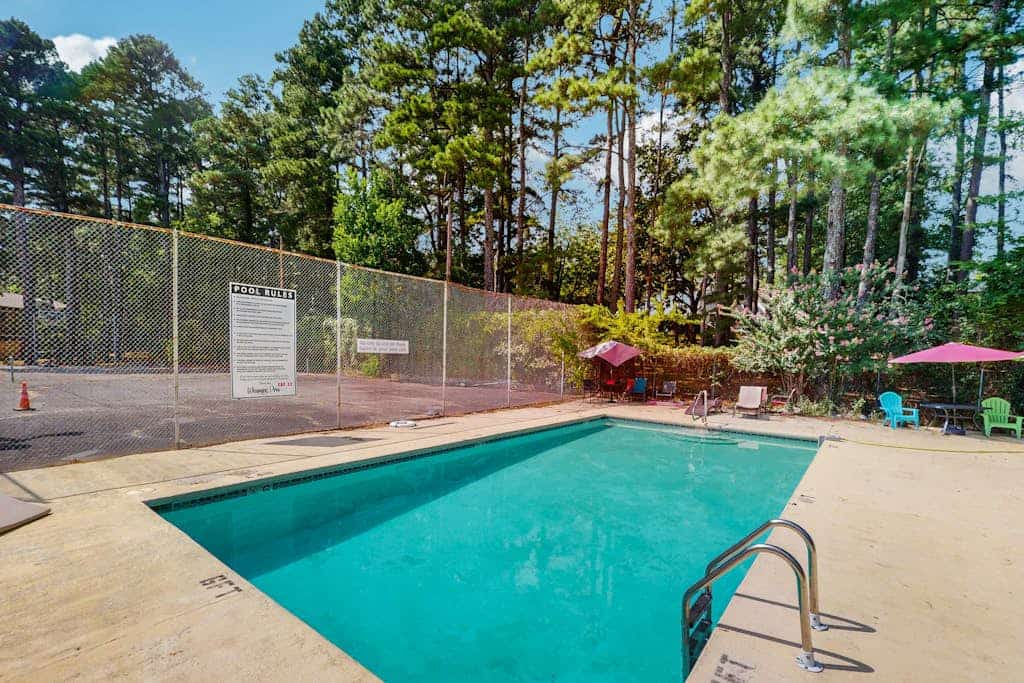 Modern condo with hot tub, pool access, Smart TVs, & pets welcome