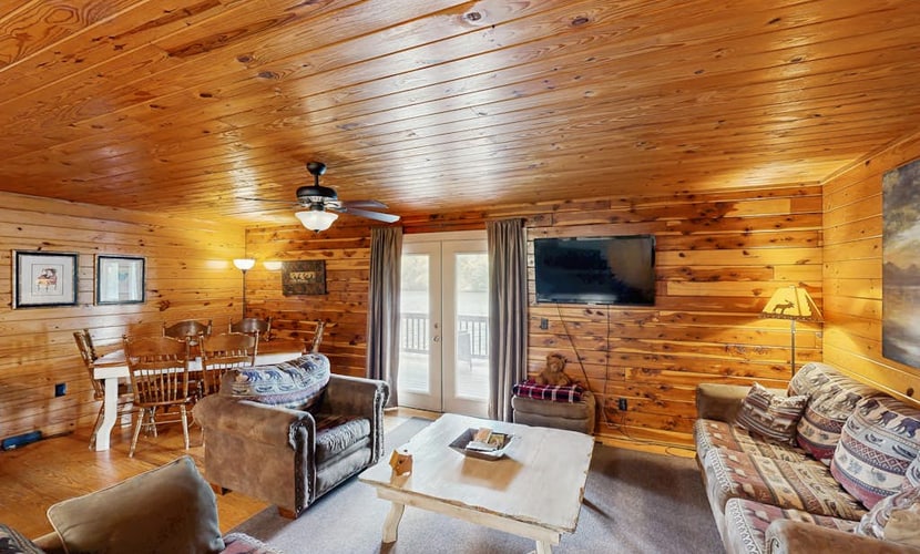 Delightful Riverfront Apartment w/ river access for swimming, fishing & boating