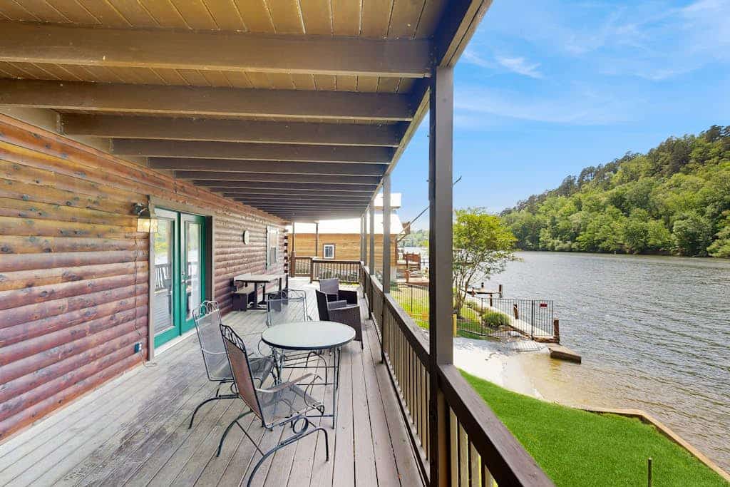 Delightful Riverfront Apartment w/ river access for swimming, fishing & boating