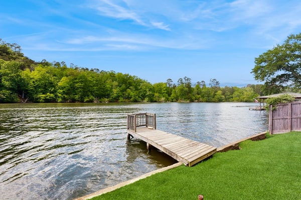 Delightful Riverfront Apartment w/ river access for swimming, fishing & boating