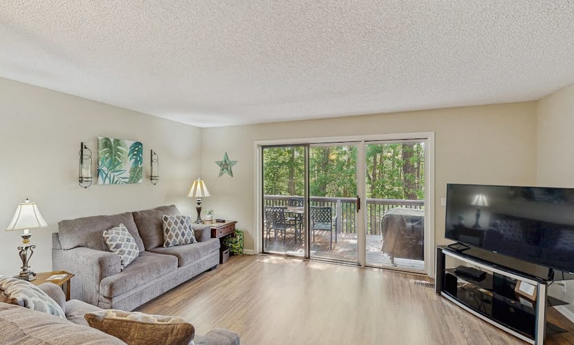 Family-friendly townhome with full kitchen, gas grill, washer & dryer and WIFI