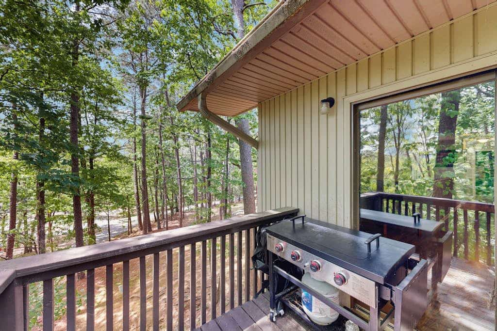 Family-friendly townhome with full kitchen, gas grill, washer & dryer and WIFI