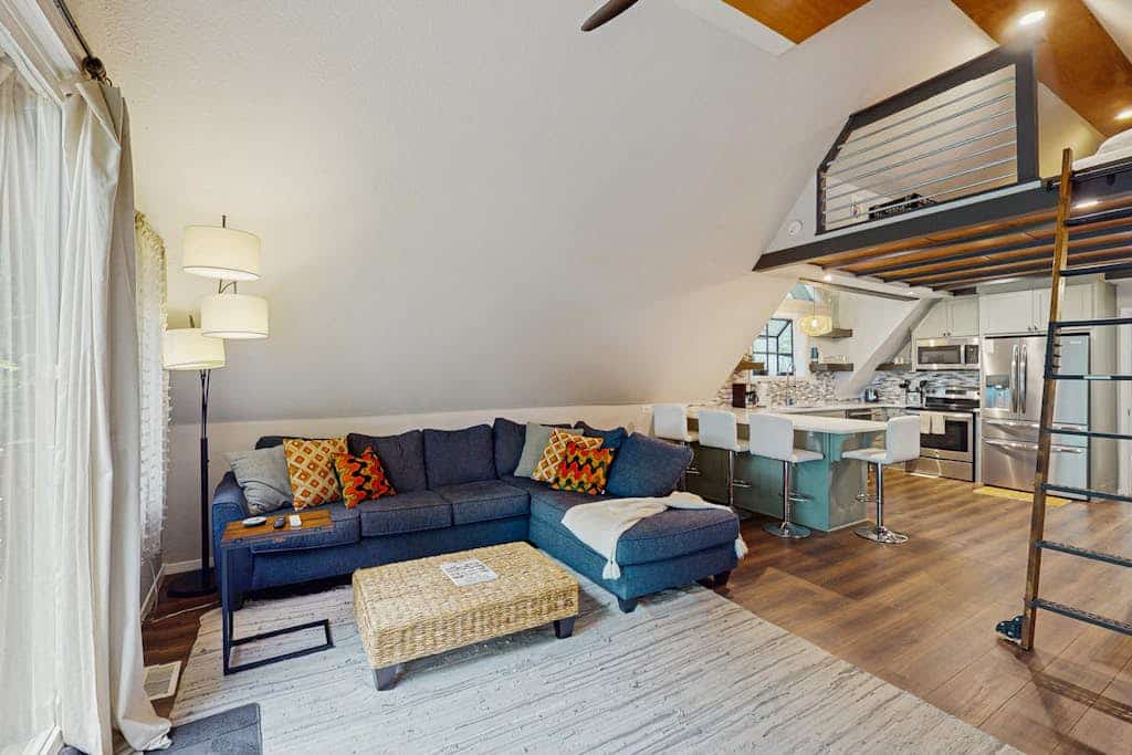 Dog-friendly cottage close to Prairie Creek & boat ramp - boat parking on-site