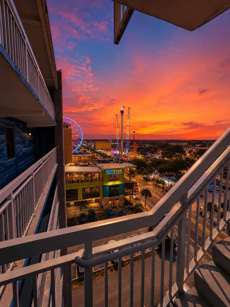 Circus-Themed Oceanfront Condo! Yachtsman 1001