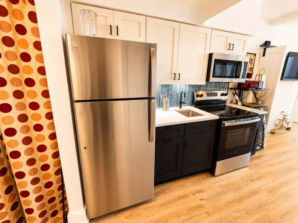 Circus-Themed Oceanfront Condo! Yachtsman 1001