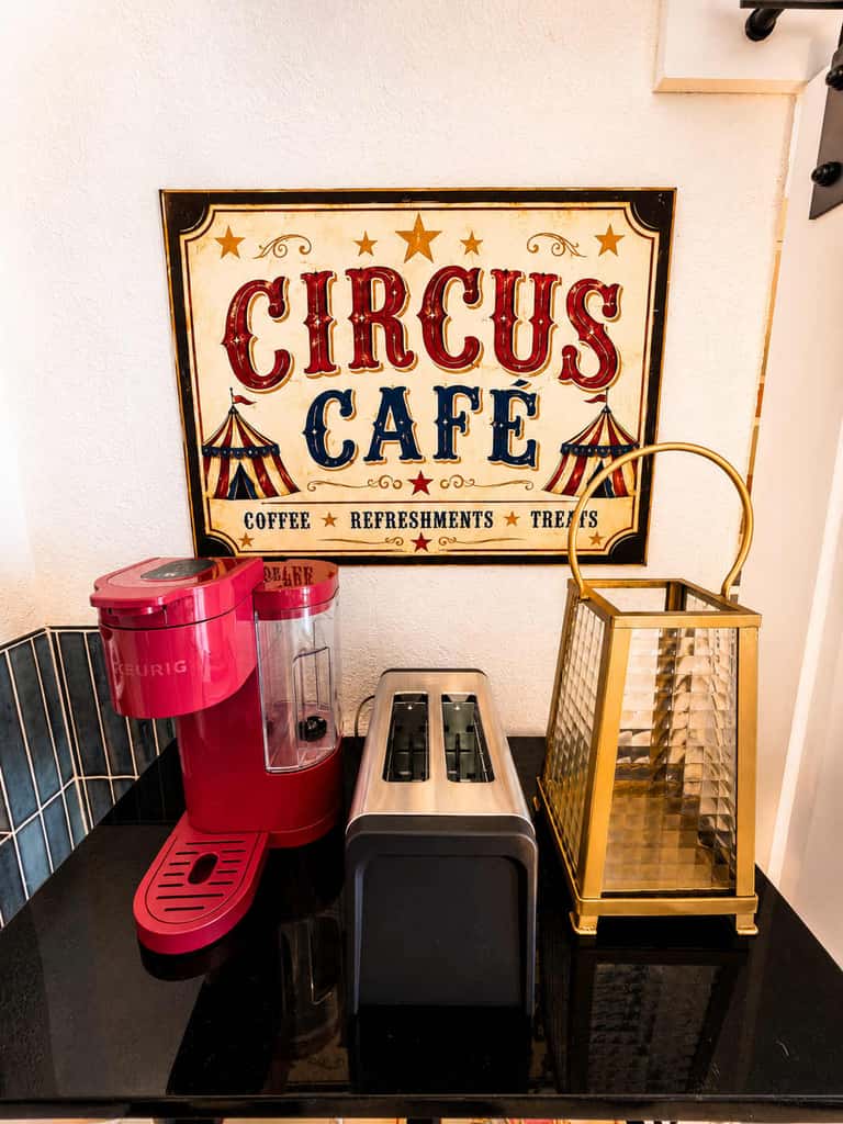 Circus-Themed Oceanfront Condo! Yachtsman 1001