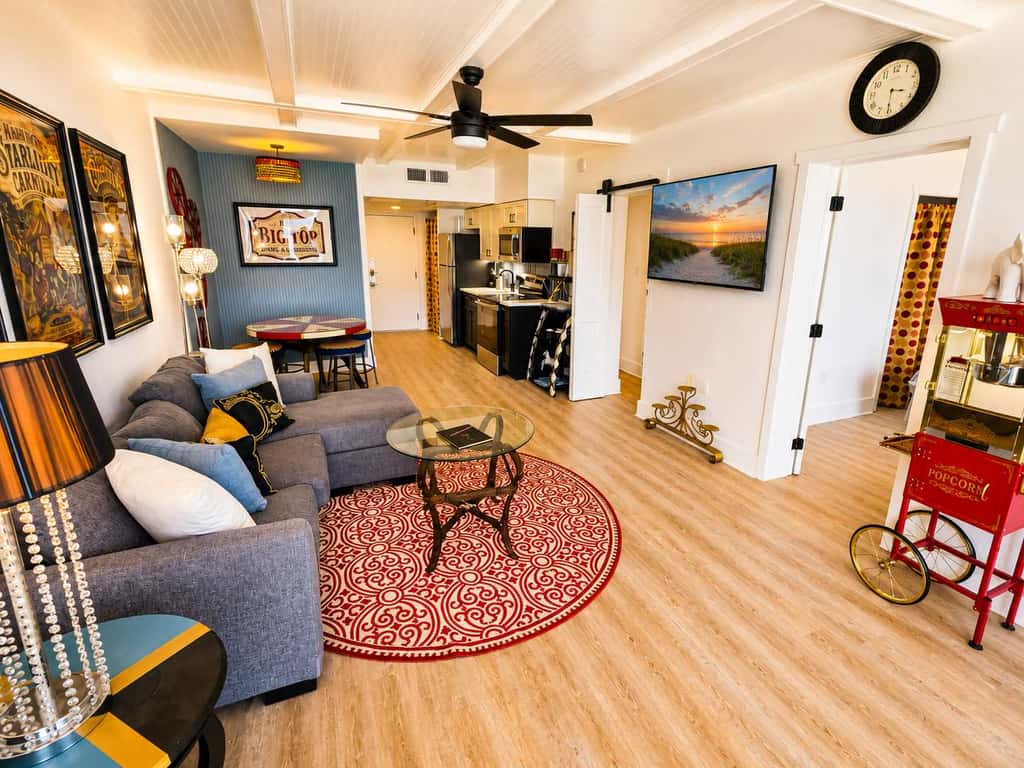Circus-Themed Oceanfront Condo! Yachtsman 1001