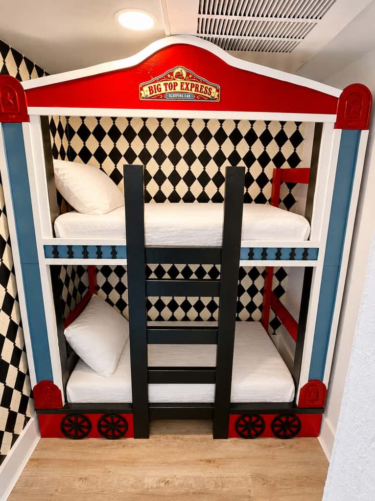 Circus-Themed Oceanfront Condo! Yachtsman 1001