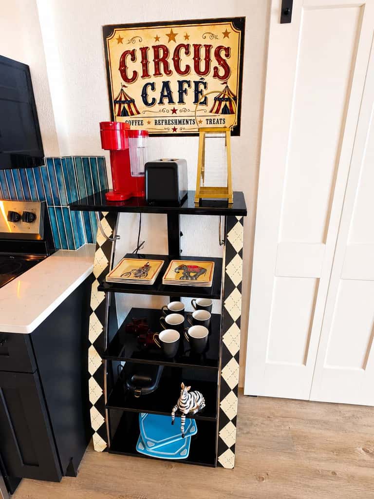 Circus-Themed Oceanfront Condo! Yachtsman 1001