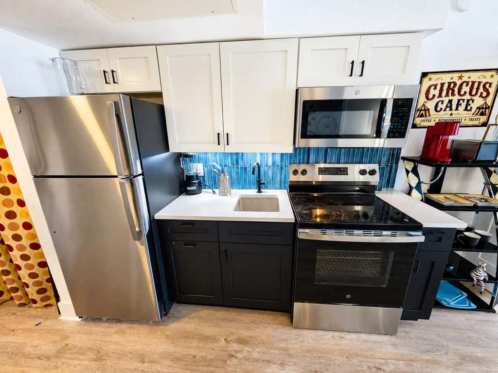 Circus-Themed Oceanfront Condo! Yachtsman 1001
