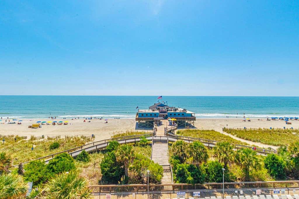 Circus-Themed Oceanfront Condo! Yachtsman 1001